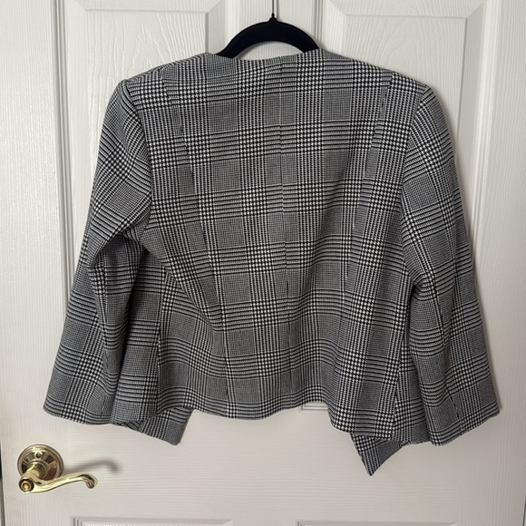 Express Black and White Blazer Open Front Design size 8 - Picture 3 of 3